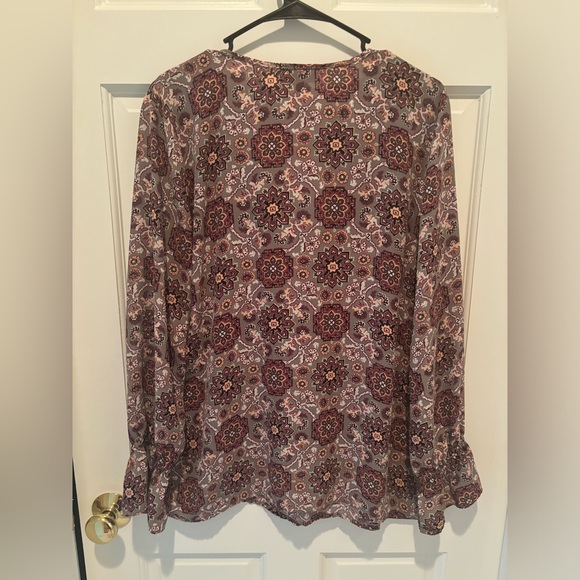 Loft Outlet Women’s Dressy Flutter Neck Tunic Top Size Large - Picture 6 of 6